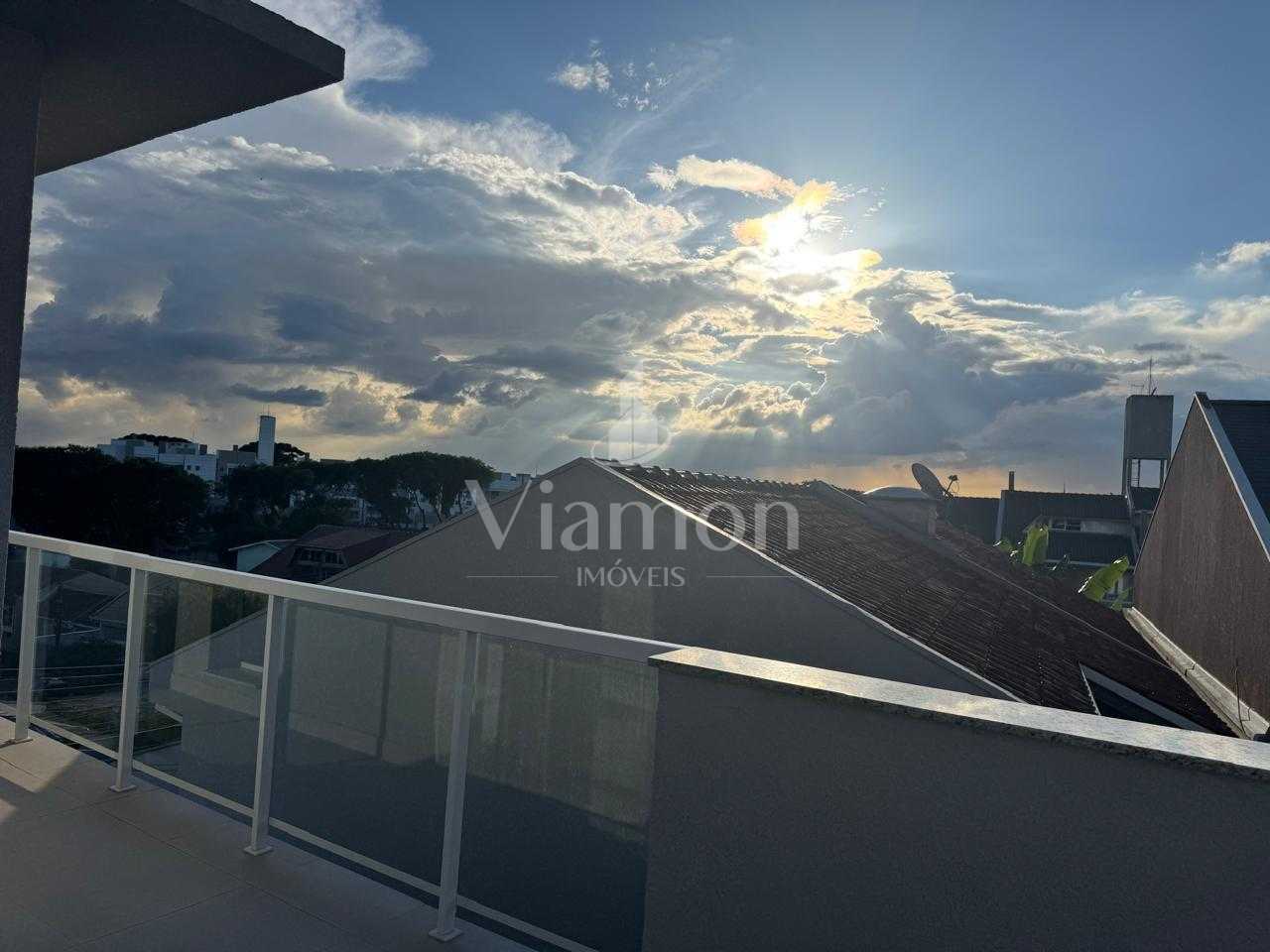 Sobrados no Pilarzinho com 3 quartos, ático, ideal para famíli...