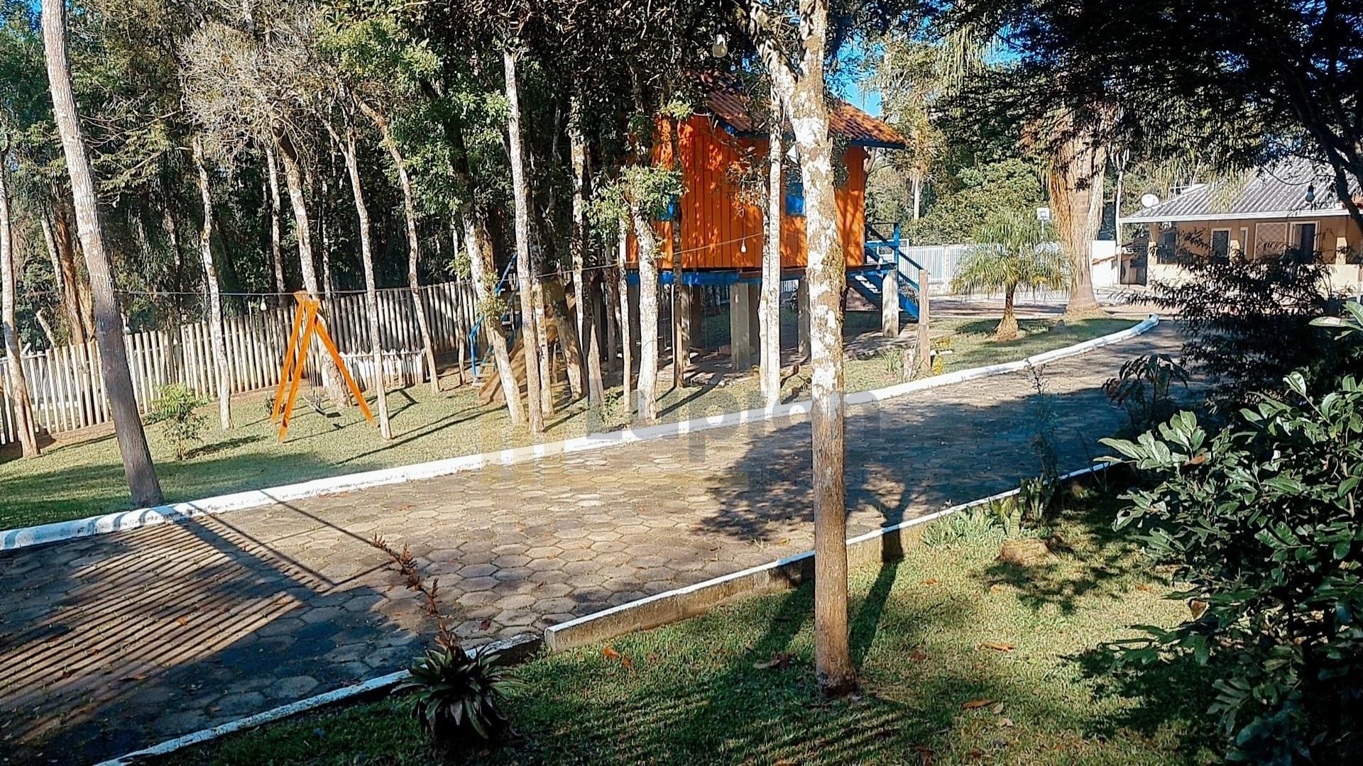 Chácara exclusiva em condomínio com lago, nascentes e 13.500 m...