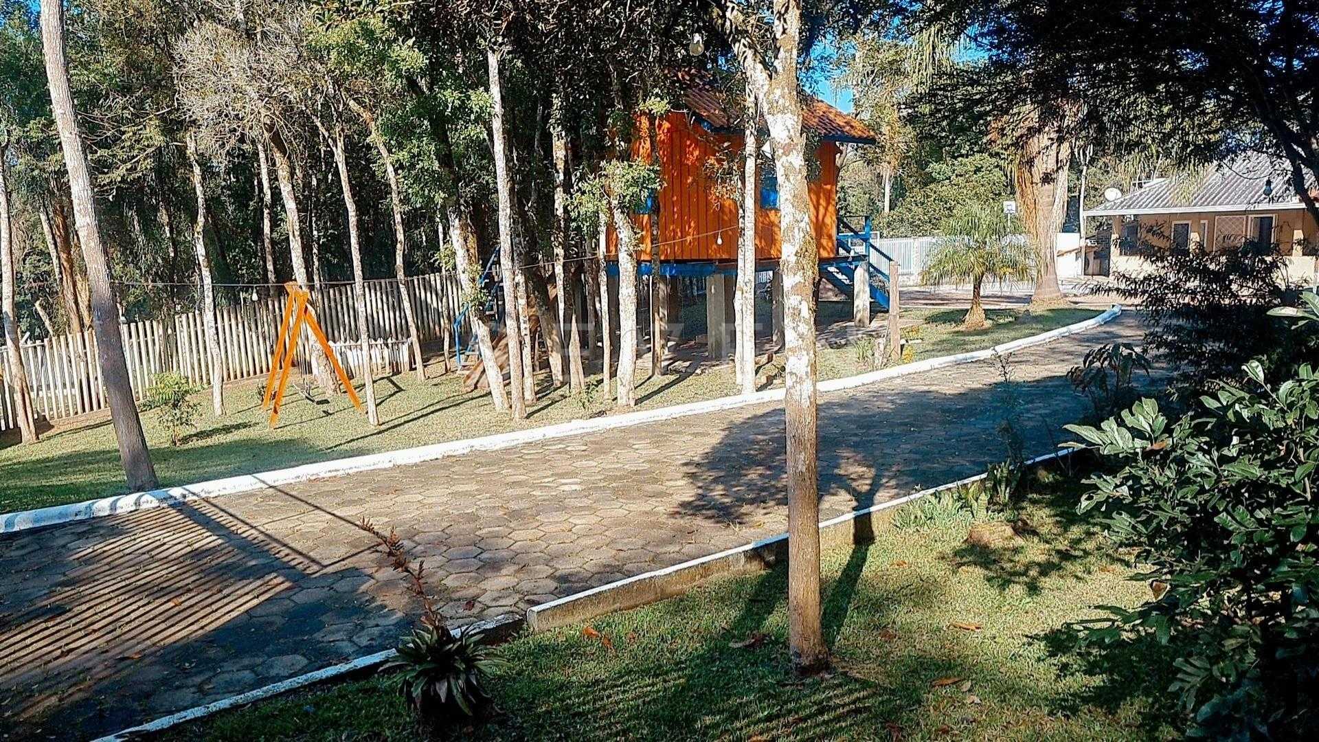 Chácara exclusiva em condomínio com lago, nascentes e 13.500 m...