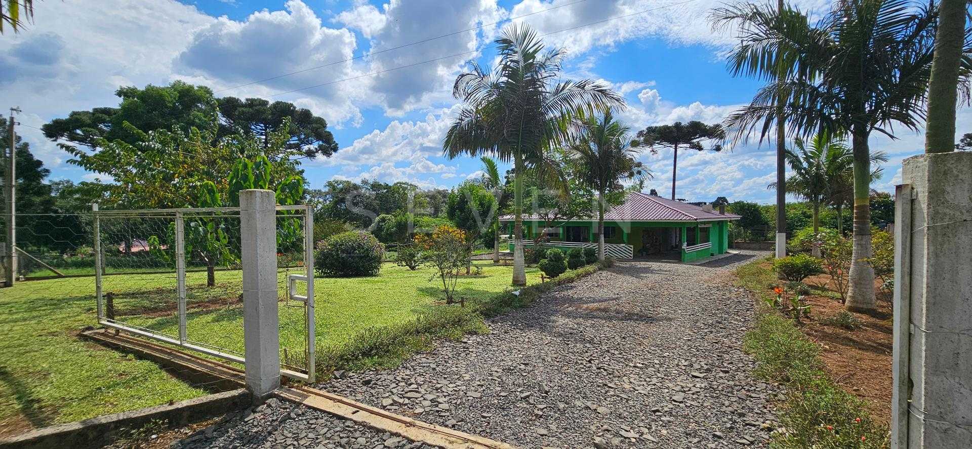 Chácara produtiva na Lapa com pomar completo, estrutura rural ...