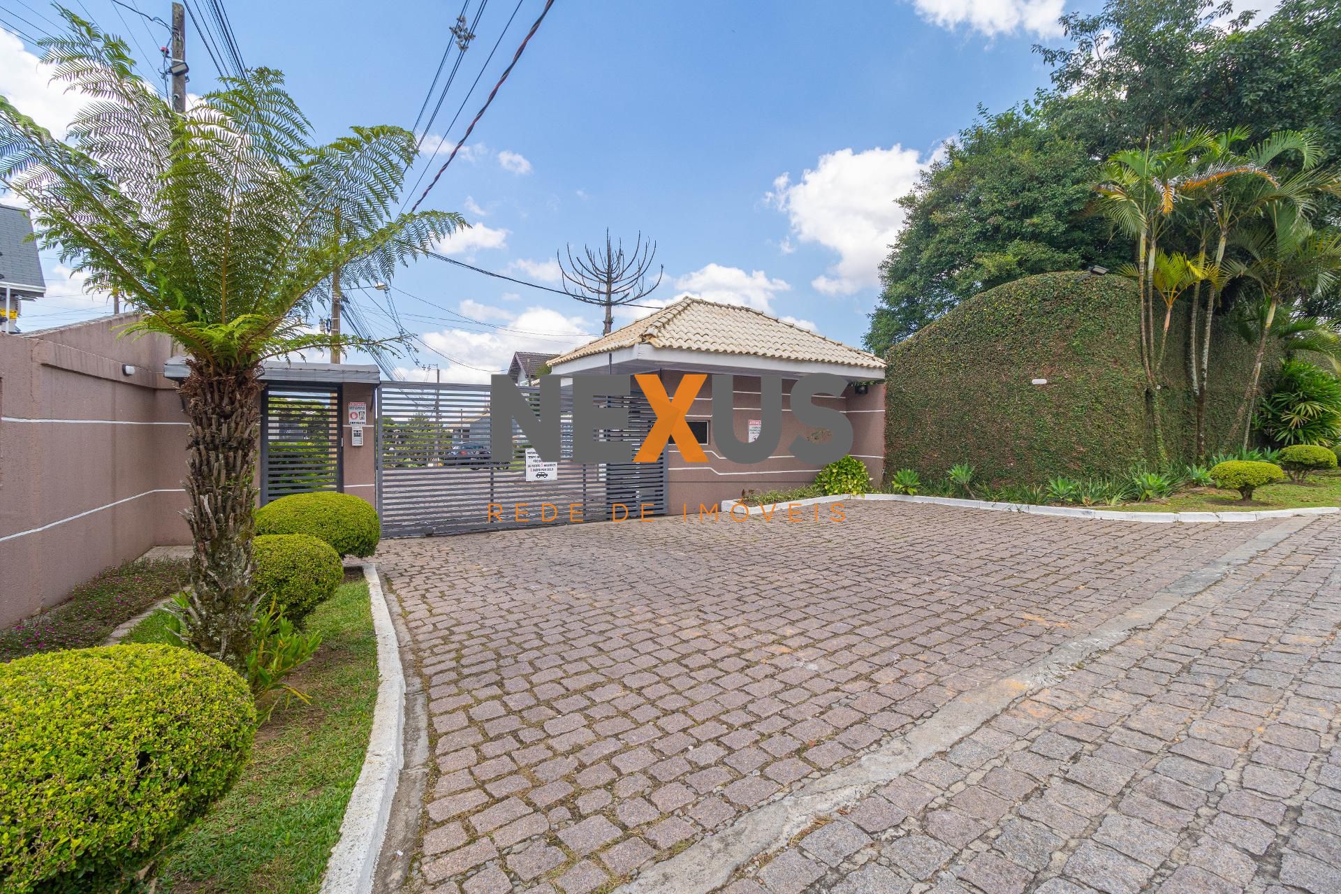 Sobrado em condomínio Santa Cândida com 246 m , suíte master, ...