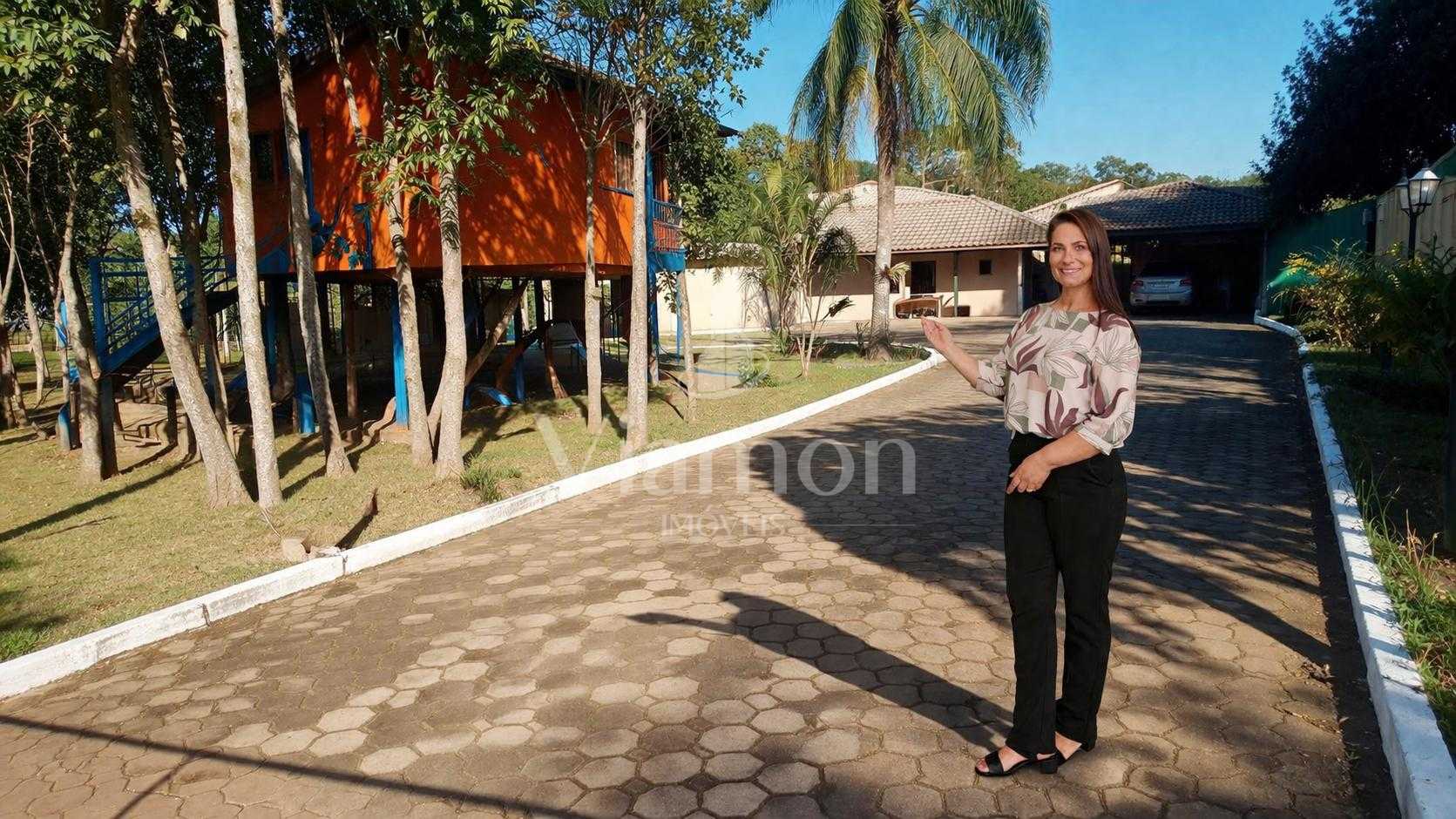 Chácara exclusiva em condomínio com lago, nascentes e 13.500 m...