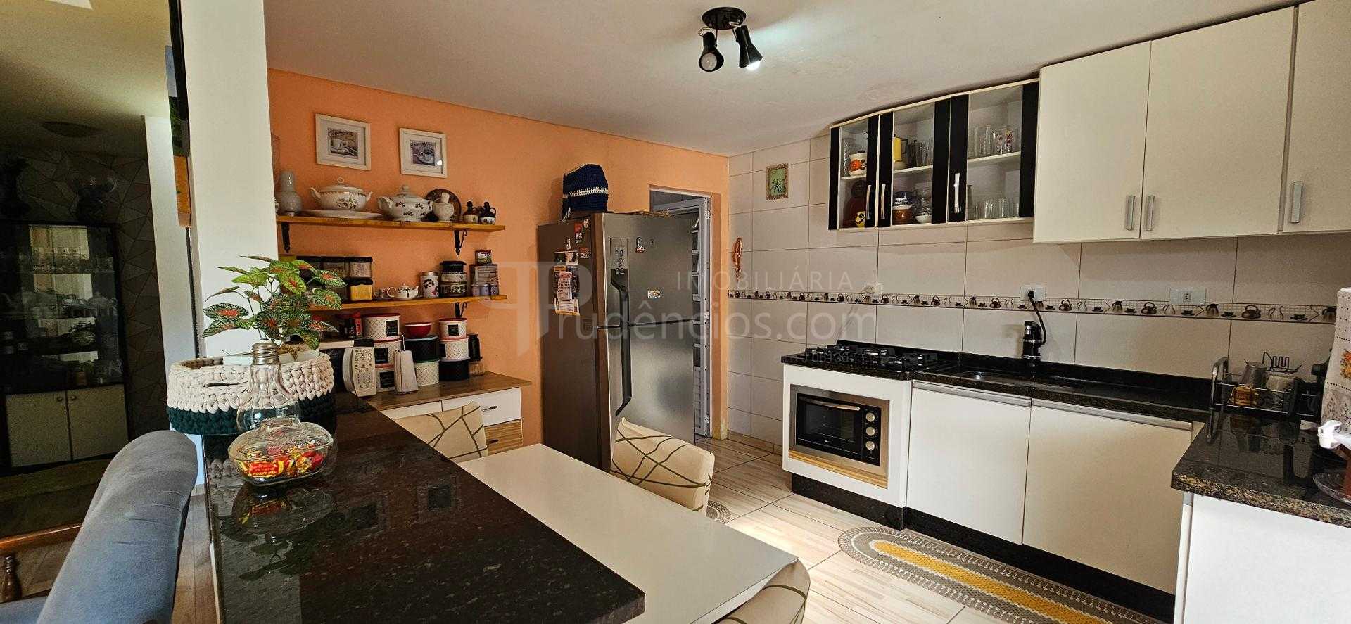 Casa à venda com amplo terreno, Santa Cândida, CURITIBA - PR