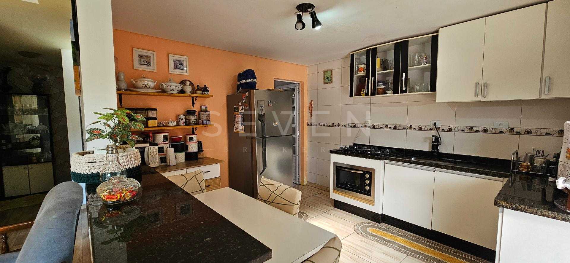 Casa à venda com amplo terreno, Santa Cândida, CURITIBA - PR