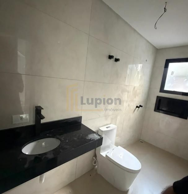 Sobrado com 3 dormitórios à venda,135.00 m , barreirinha, CURI...