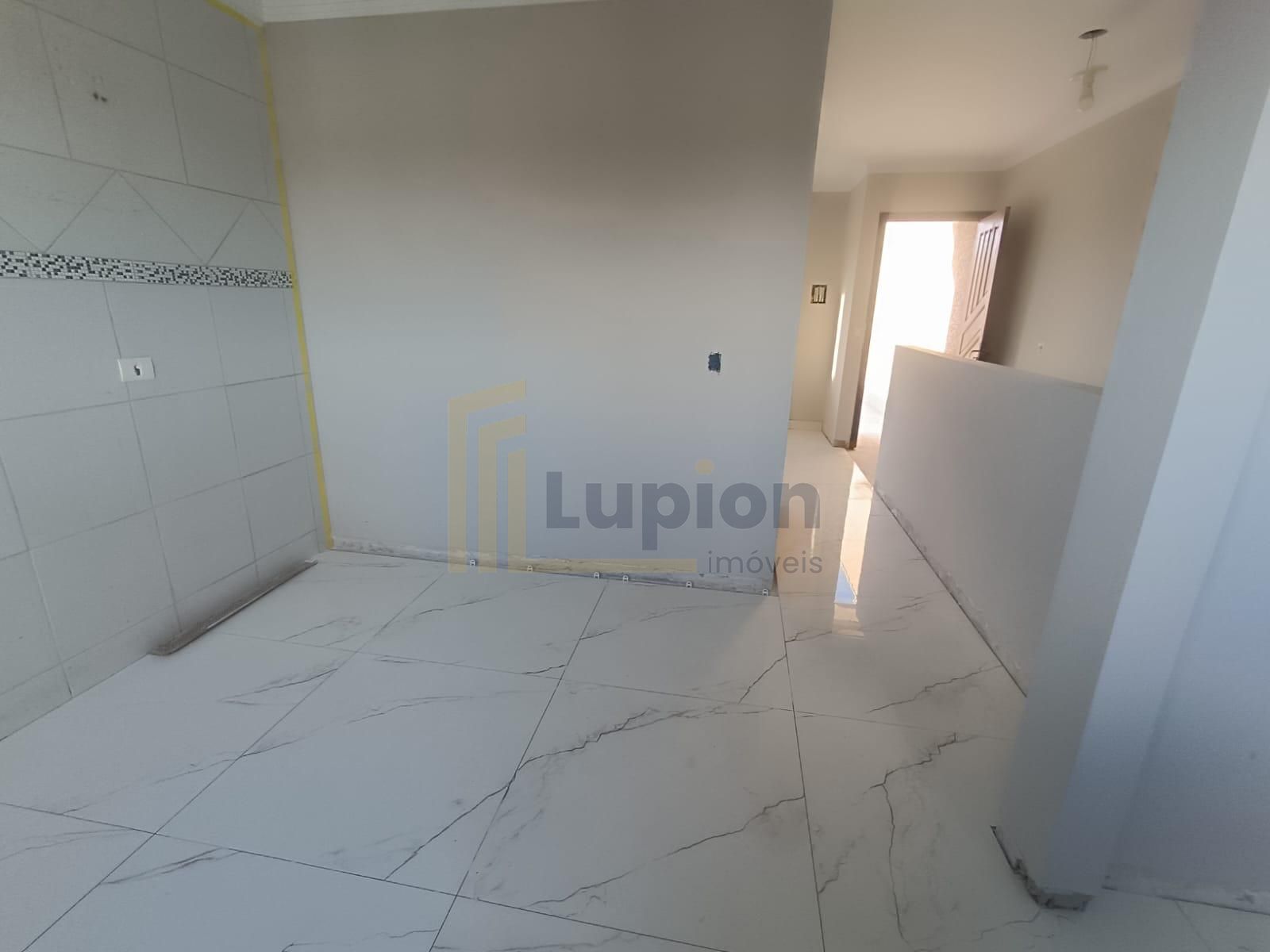 Sobrado invertido com 69 m , 02 quartos, terreno 6X30, Passaún...