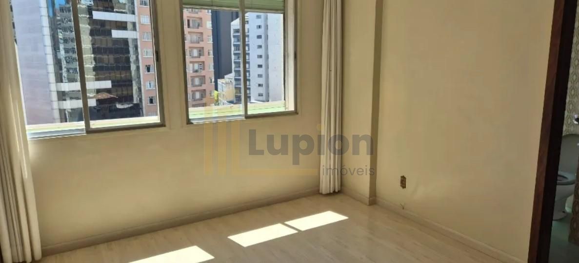 Apartamento com 3 dormitórios à venda,195.00 m , Centro, CURIT...