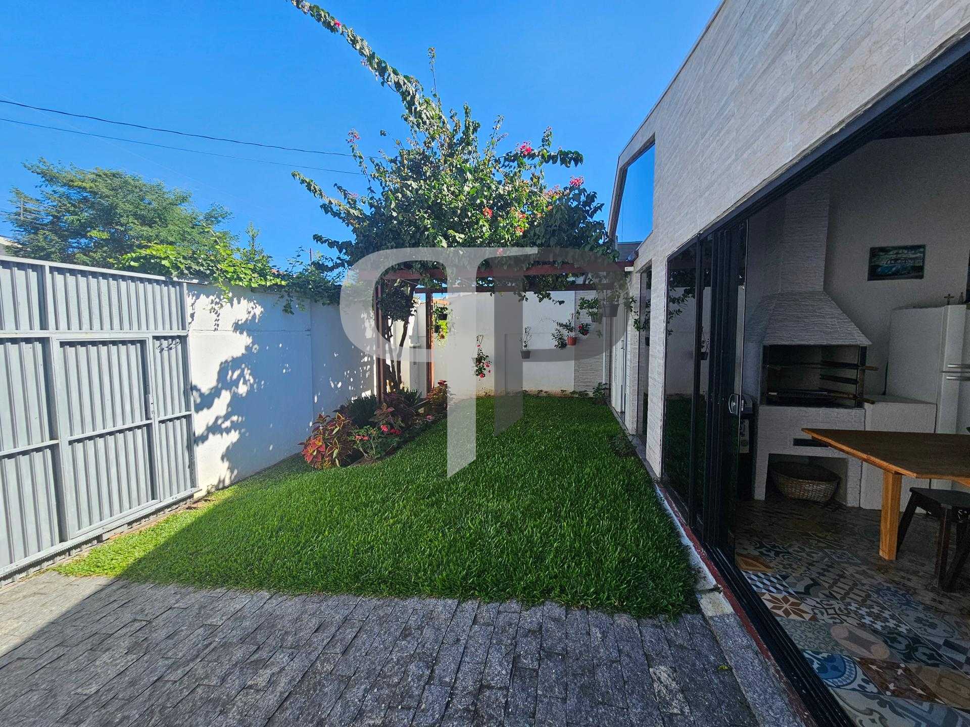 Casa com 03 dormítórios, sendo 01 suíte , Fazenda Velha, Arauc...