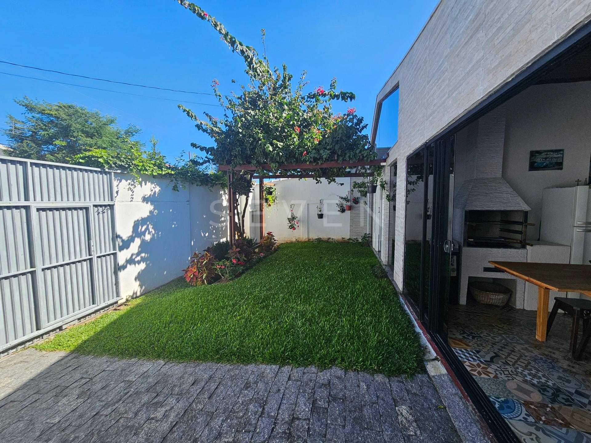 Casa com 03 dormítórios, sendo 01 suíte , Fazenda Velha, Arauc...