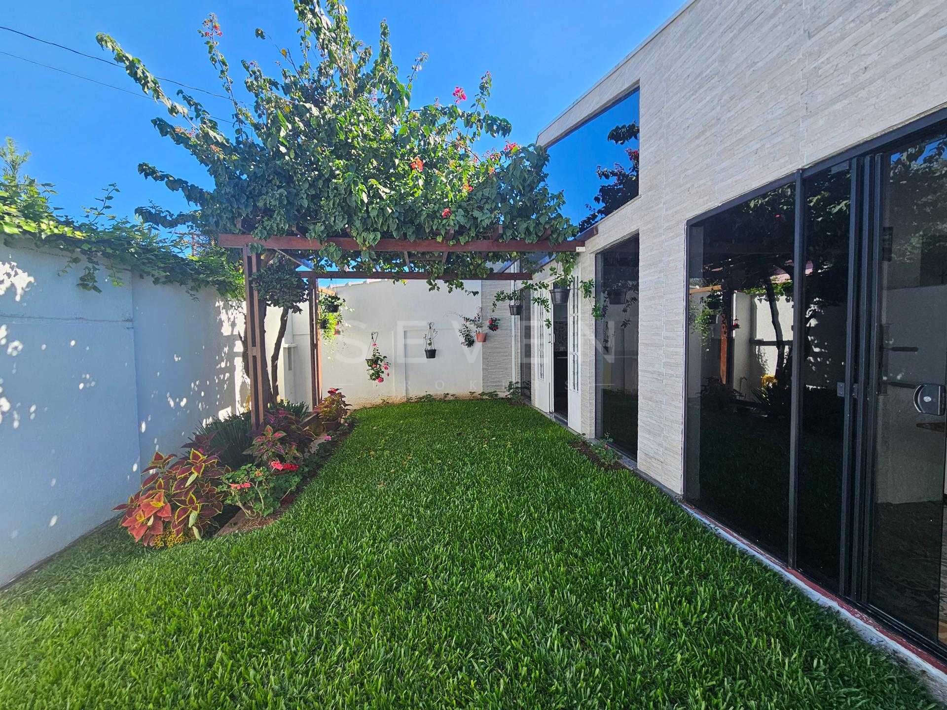 Casa com 03 dormítórios, sendo 01 suíte , Fazenda Velha, Arauc...