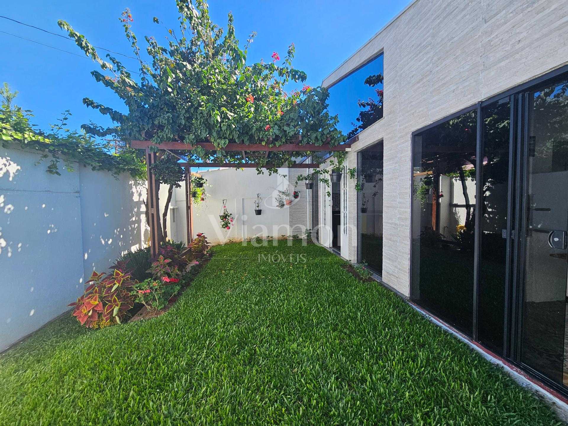 Casa com 03 dormítórios, sendo 01 suíte , Fazenda Velha, Arauc...