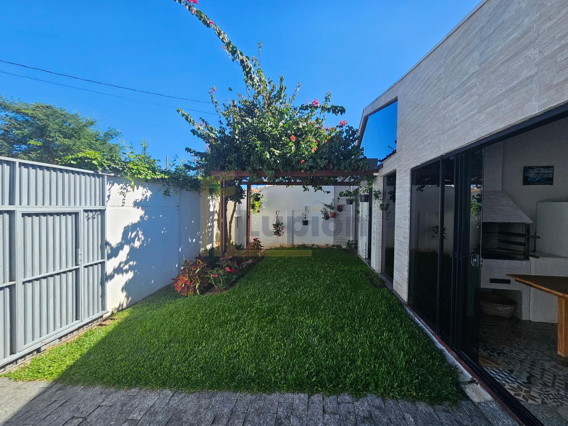 Casa com 03 dormítórios, sendo 01 suíte , Fazenda Velha, Arauc...