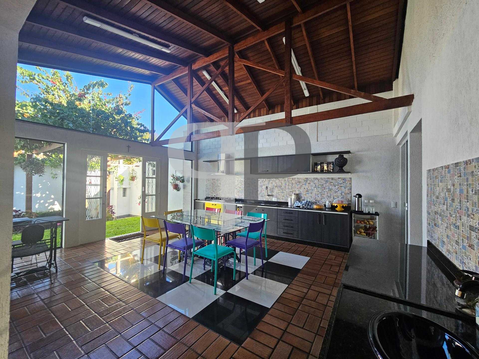 Casa com 03 dormítórios, sendo 01 suíte , conceito único, Faze...