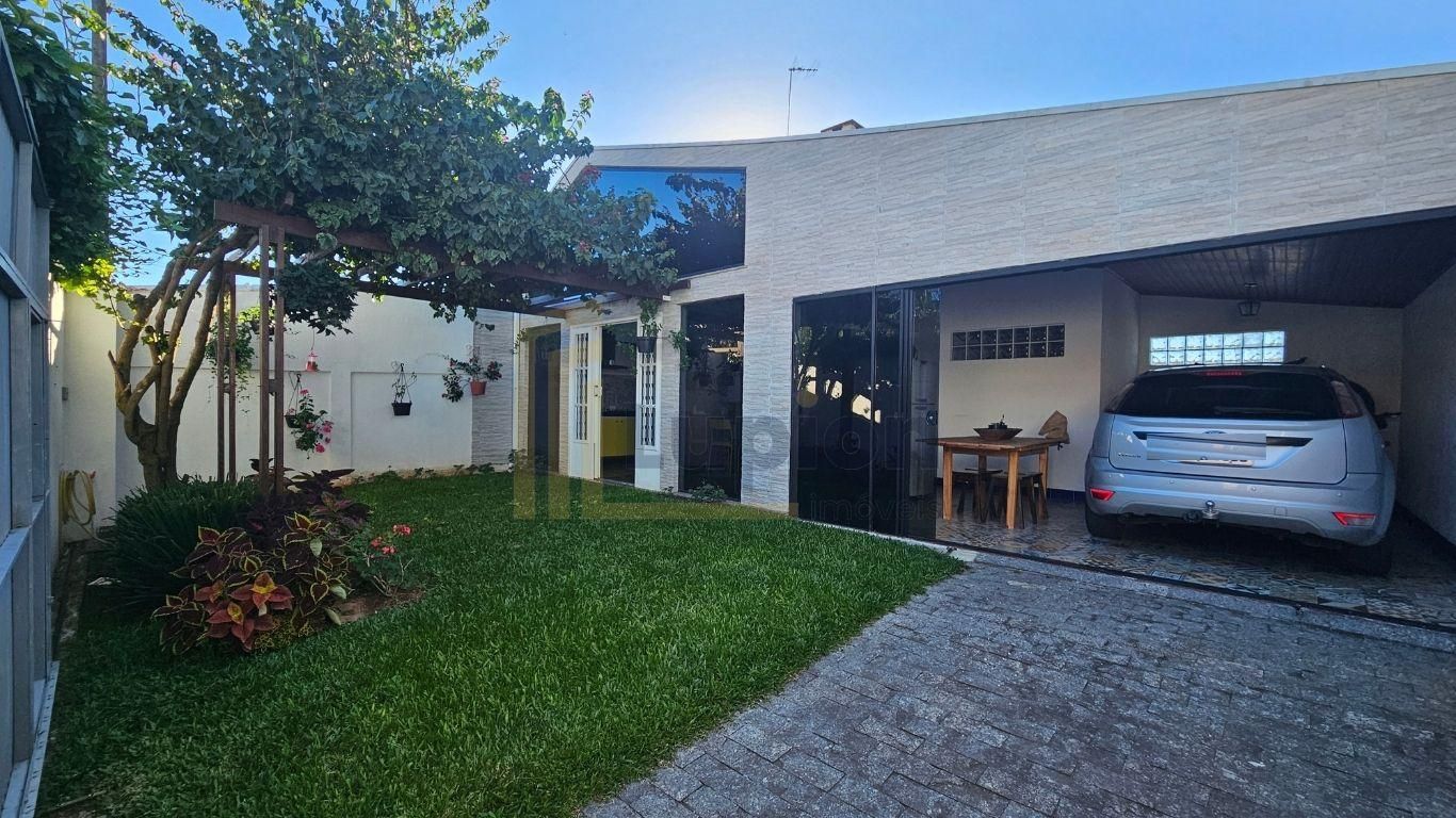 Casa com 03 dormítórios, sendo 01 suíte , Fazenda Velha, Arauc...