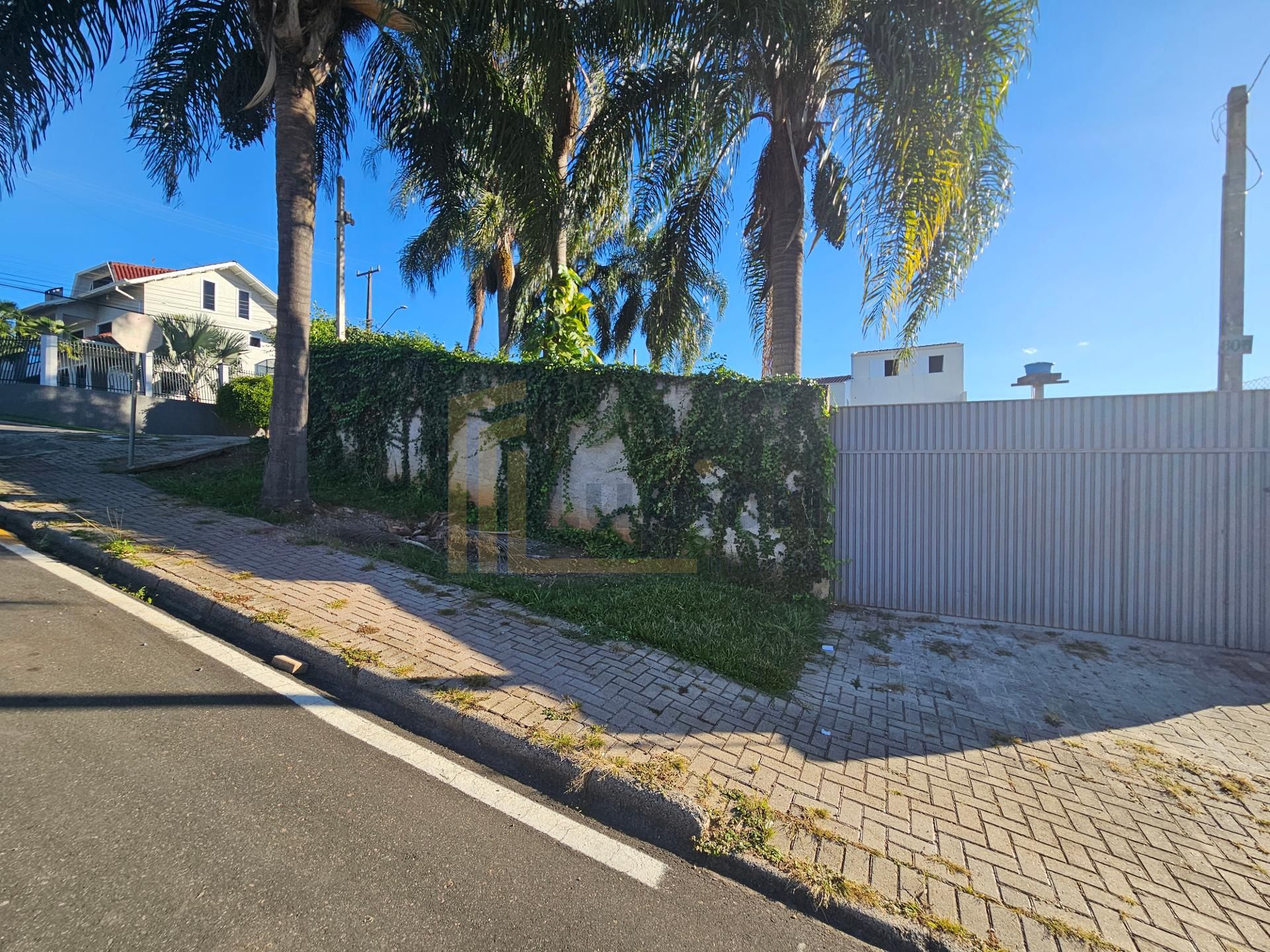 Casa com 57m  em terreno de  316m , esquina,  em Araucária  Ba...