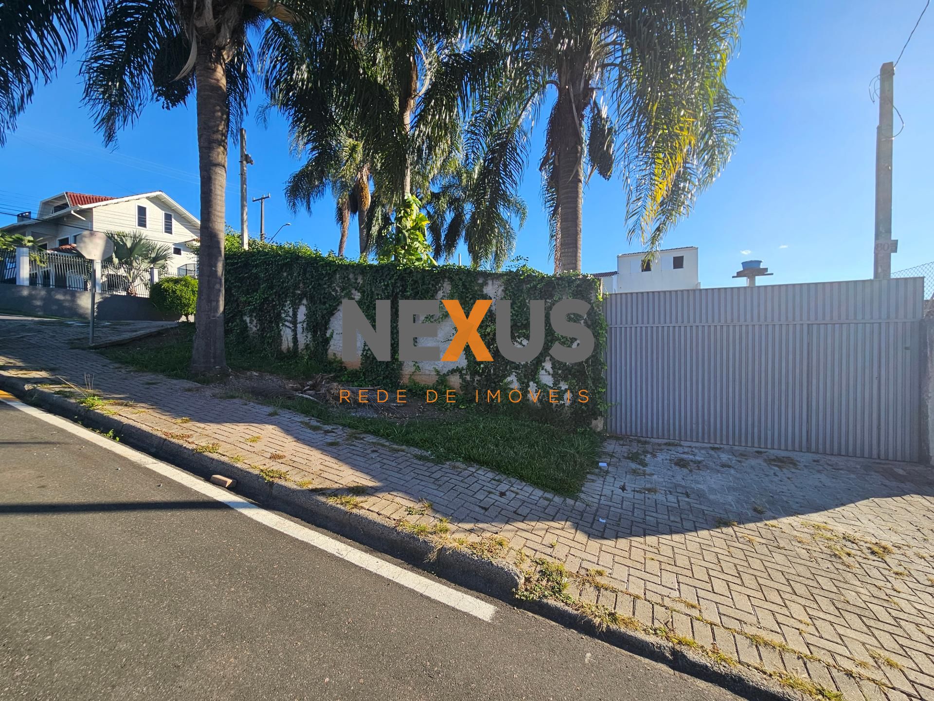 Casa com 57m  em terreno de  316m , esquina,  em Araucária  Ba...