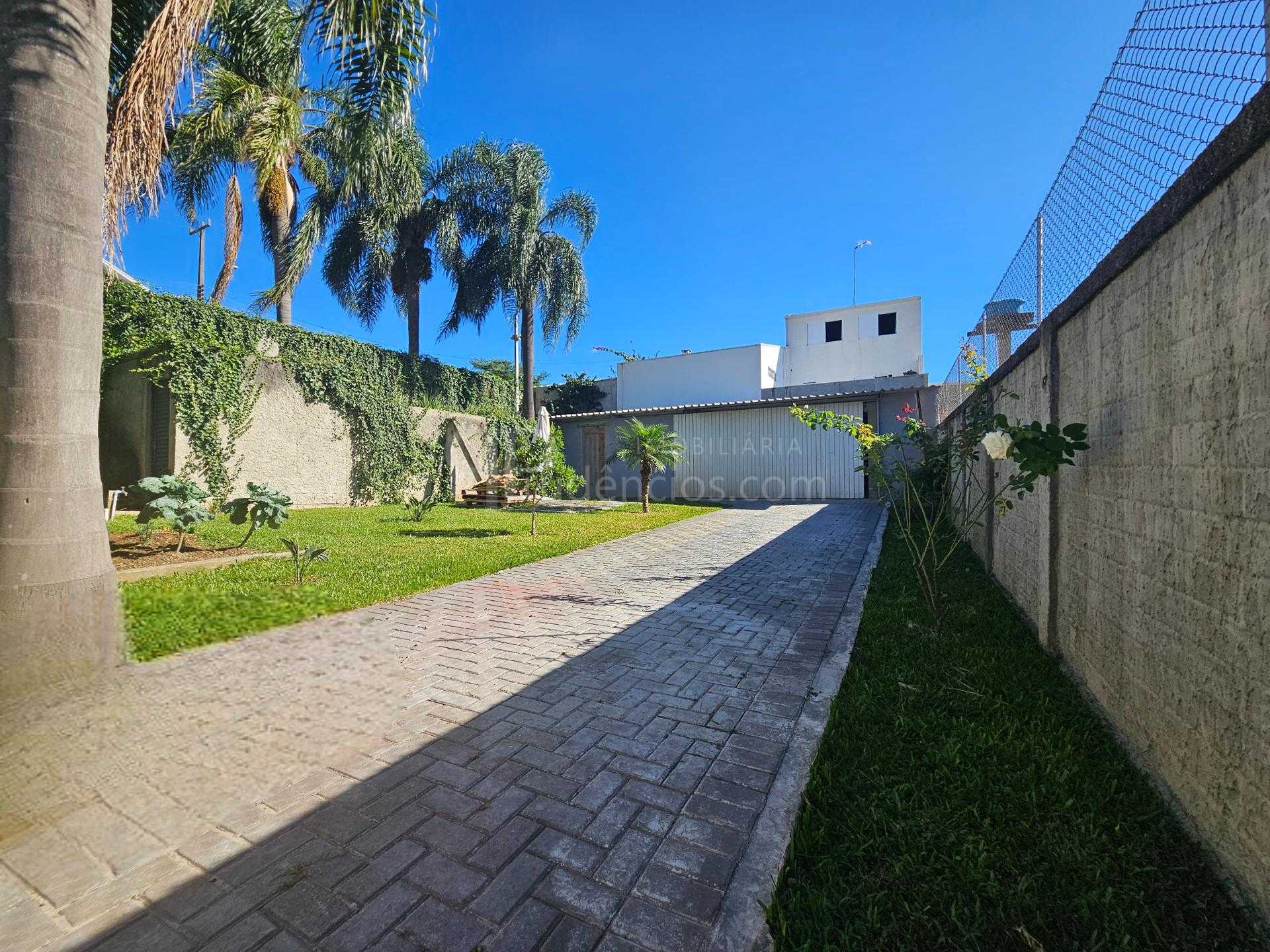 Casa com 57m  em terreno de  316m , esquina,  em Araucária  Ba...