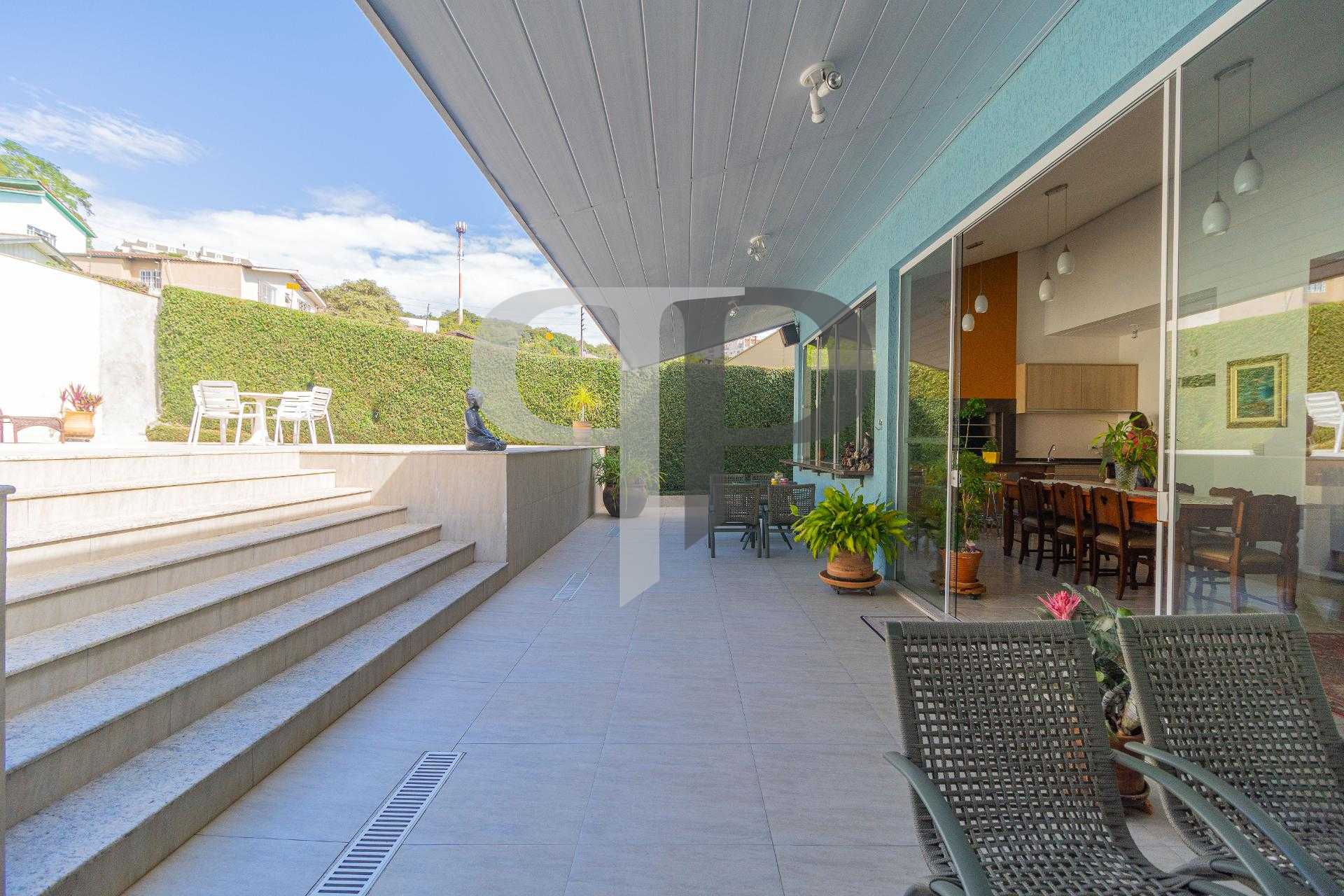 Casa ao lado da Eduardo Sprada, com piscina, gourmet, rua sem ...