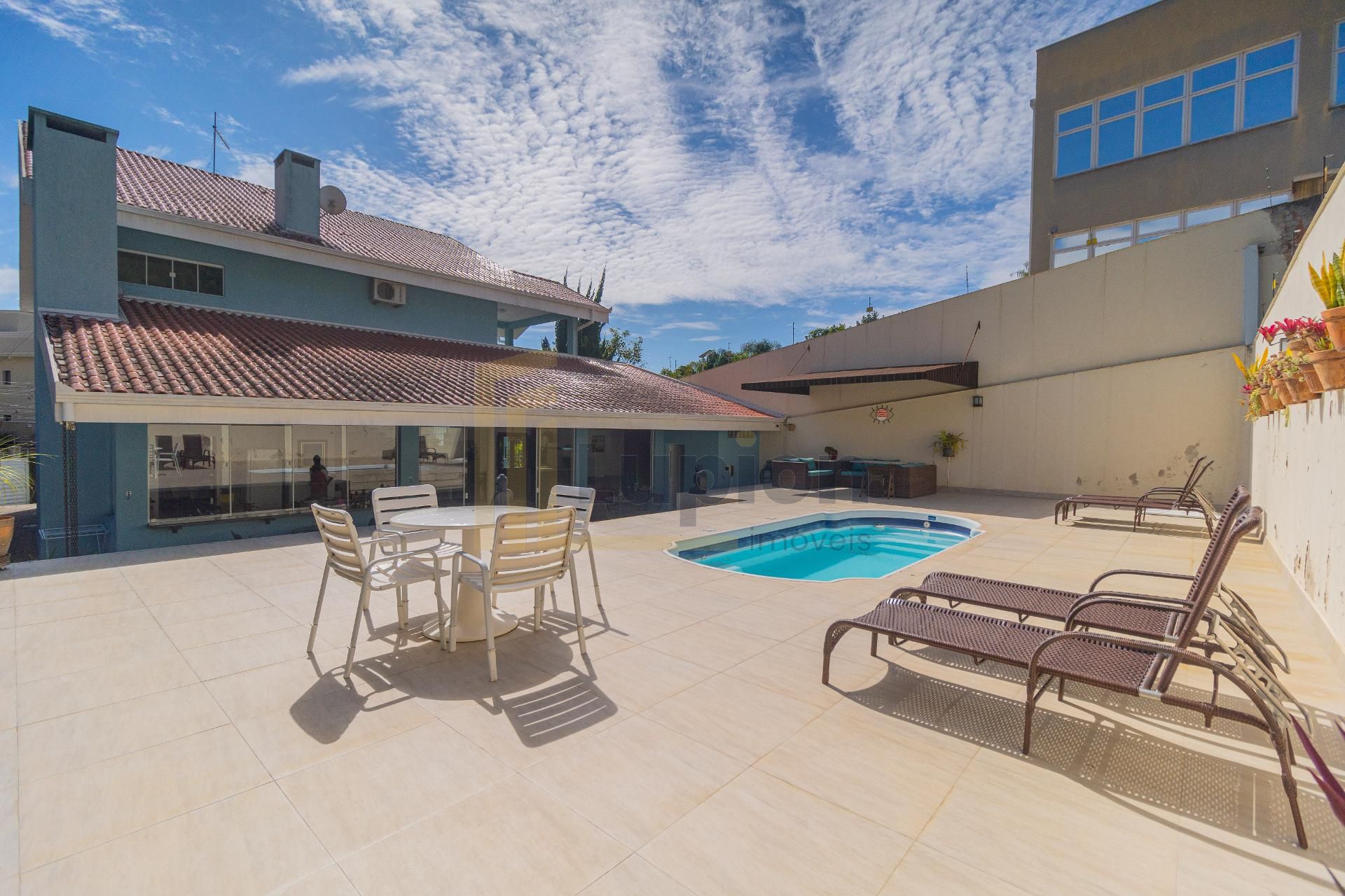 Casa ao lado da Eduardo Sprada, com piscina, gourmet, rua sem ...