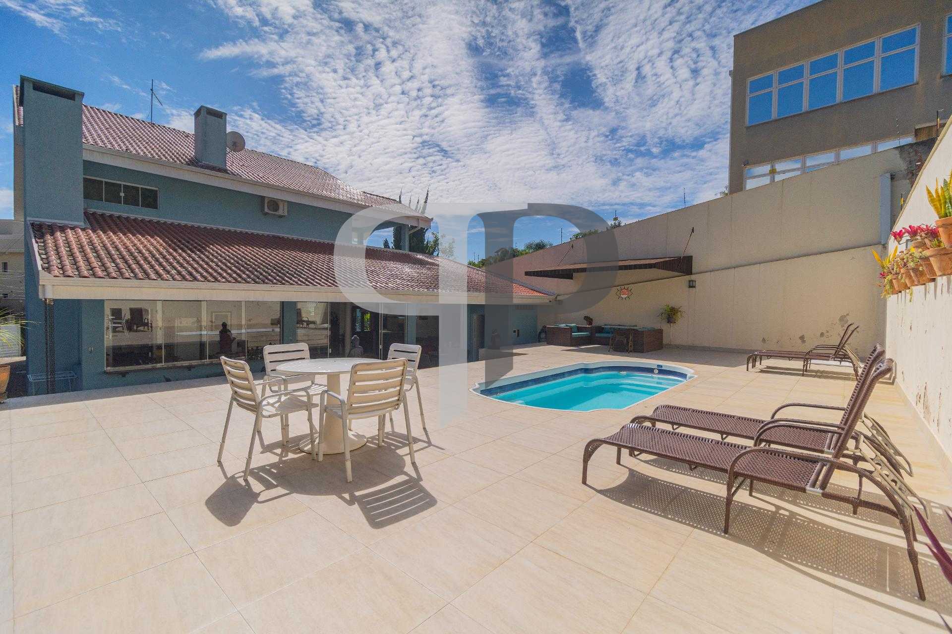 Casa ao lado da Eduardo Sprada, com piscina, gourmet, rua sem ...