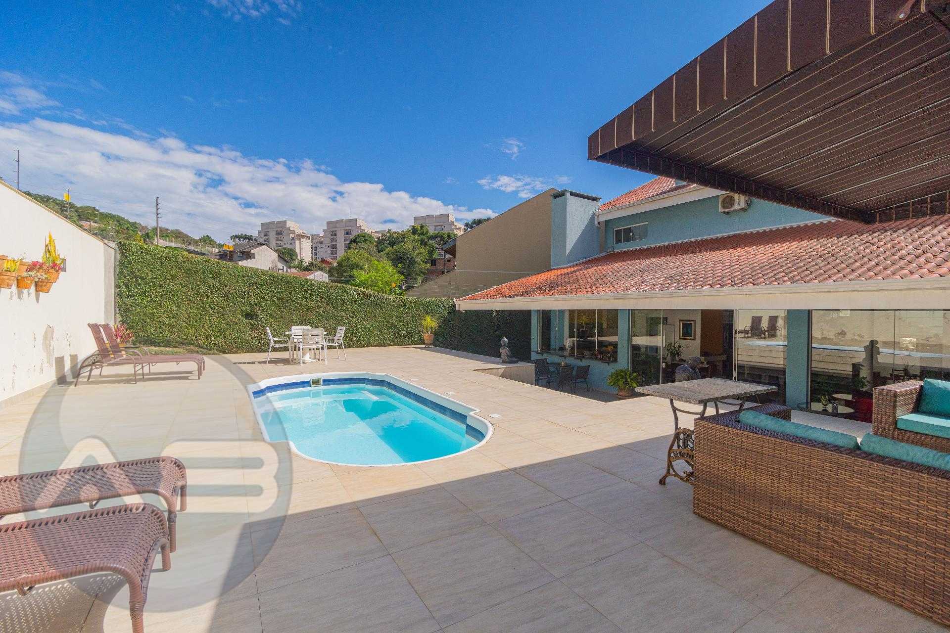 Casa ao lado da Eduardo Sprada, com piscina, gourmet, rua sem ...