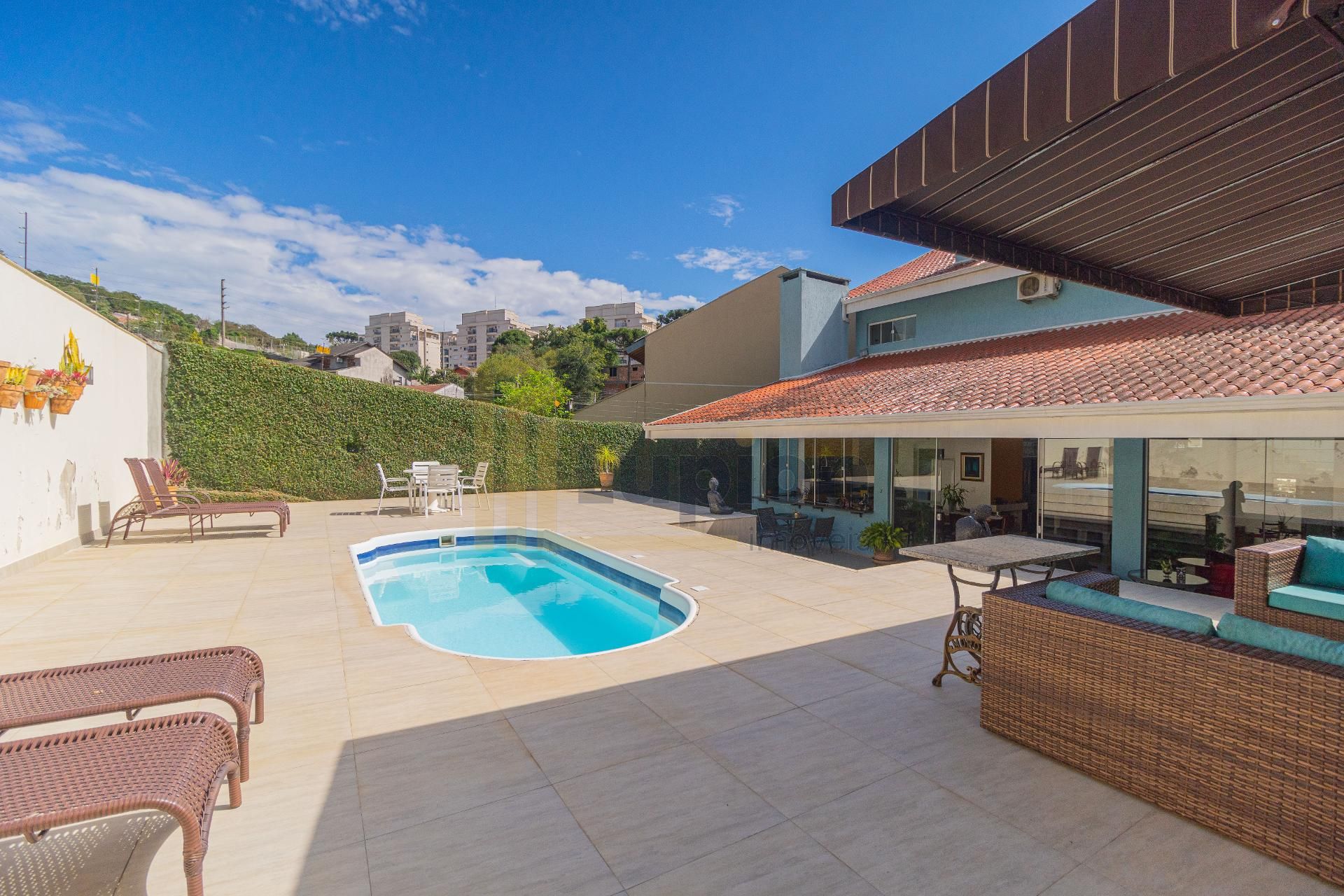 Casa ao lado da Eduardo Sprada, com piscina, gourmet, rua sem ...