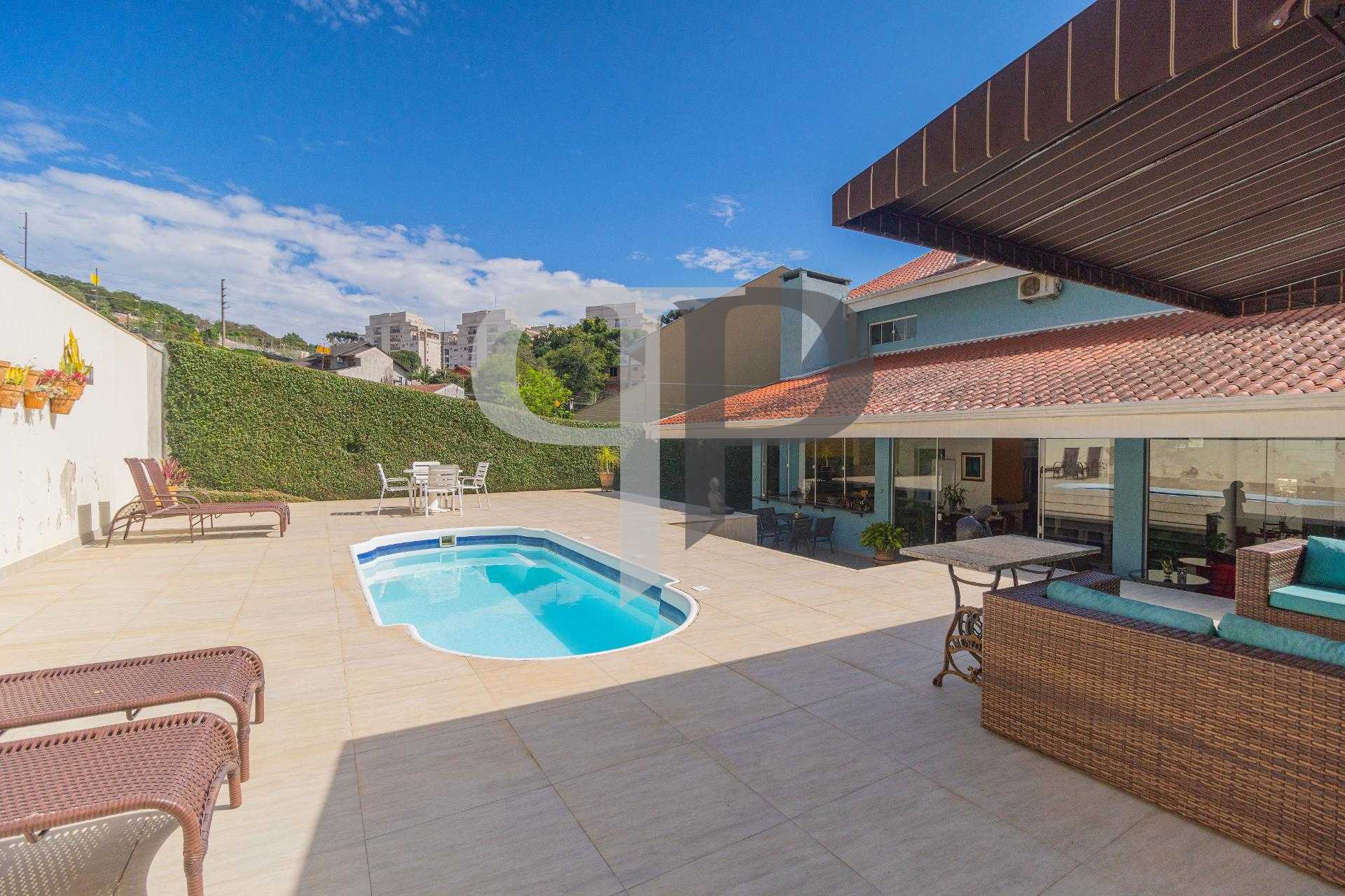 Casa ao lado da Eduardo Sprada, com piscina, gourmet, rua sem ...