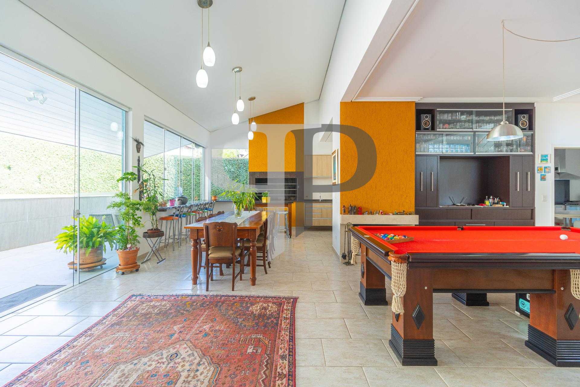 Casa ao lado da Eduardo Sprada, com piscina, gourmet, rua sem ...