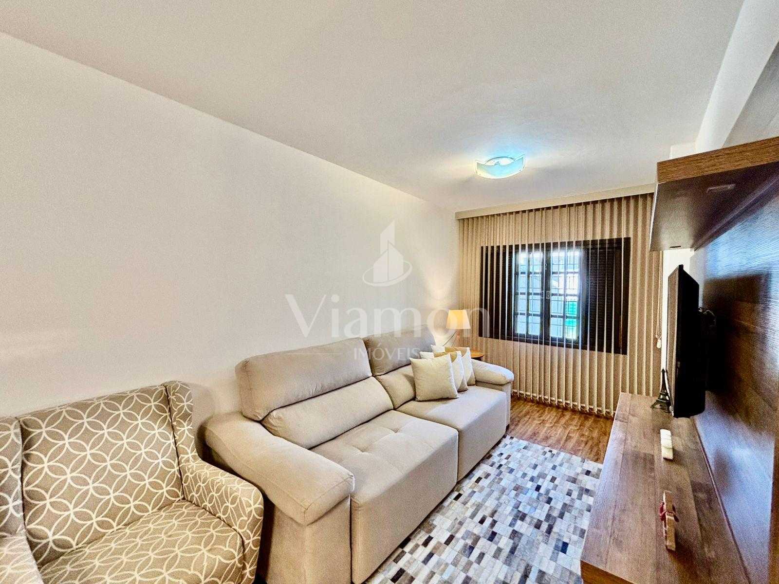 Sobrado no Seminário 3 quartos, suíte, ar condicionado, churra...