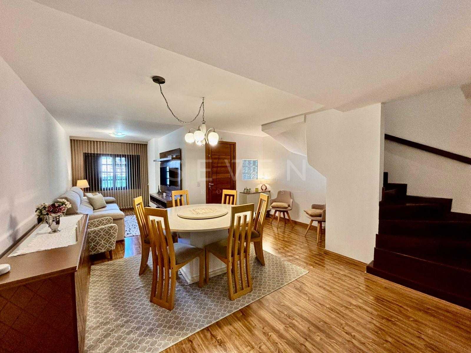 Sobrado no Seminário 3 quartos, suíte, ar condicio e churrasqu...