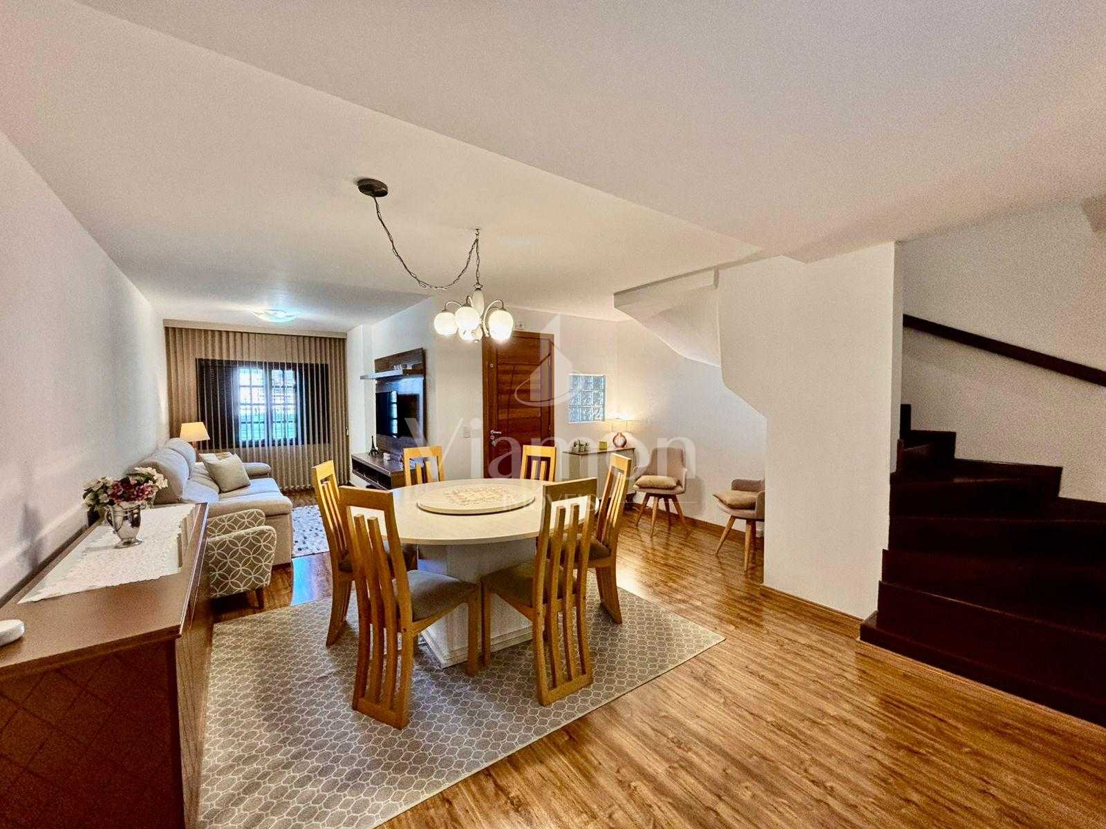 Sobrado no Seminário 3 quartos, suíte, ar condicionado, churra...