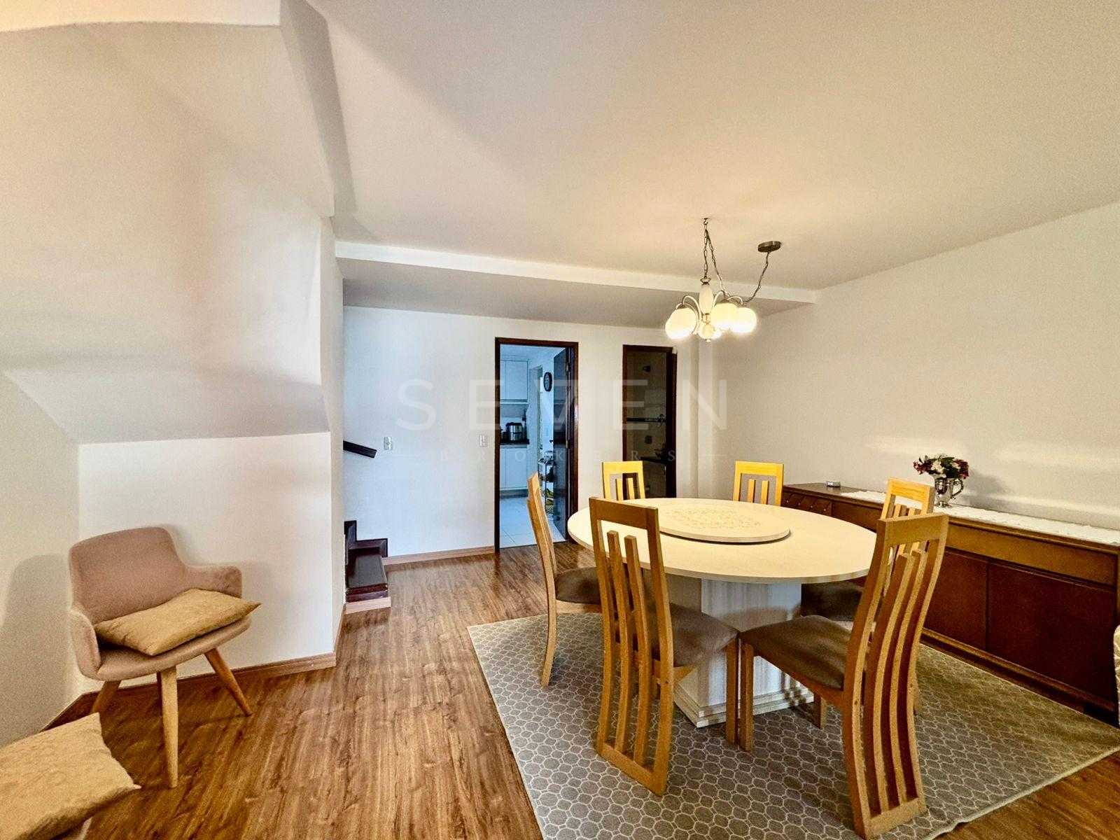 Sobrado no Seminário 3 quartos, suíte, ar condicio e churrasqu...