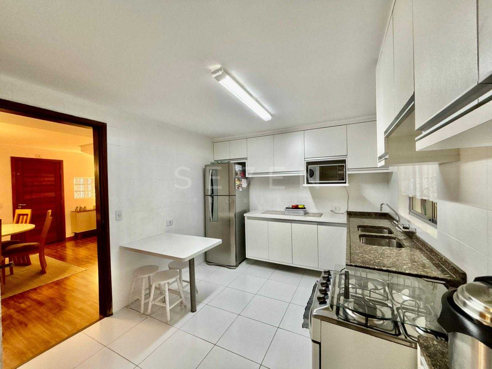 Sobrado no Seminário 3 quartos, suíte, ar condicio e churrasqu...