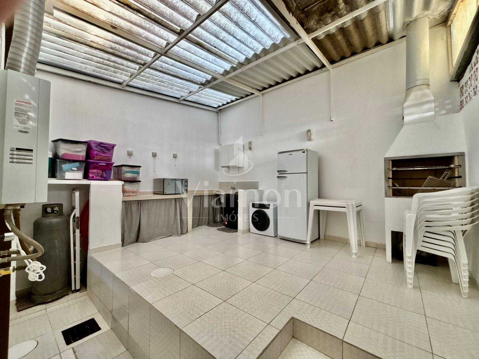 Sobrado no Seminário com 3 quartos sendo um suíte, ar condicio...