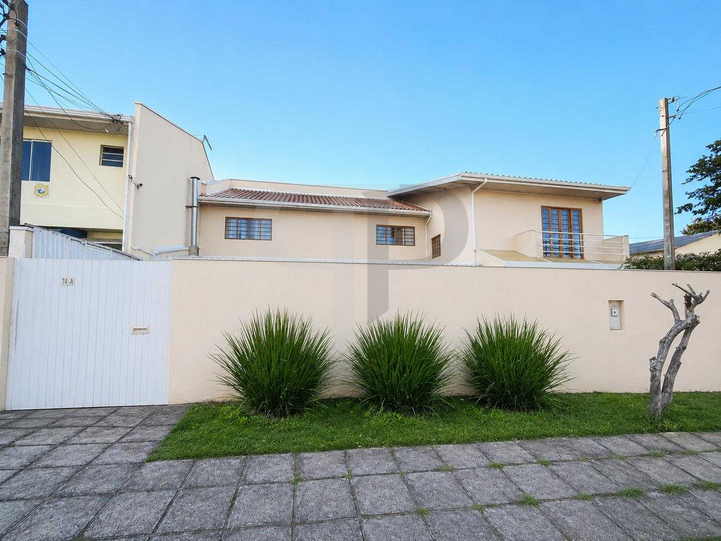 CASA AMPLA COM 200m  , 2 SUÍTES, 5 VAGAS, LOCALIZAÇÃO ESTRATÉG...