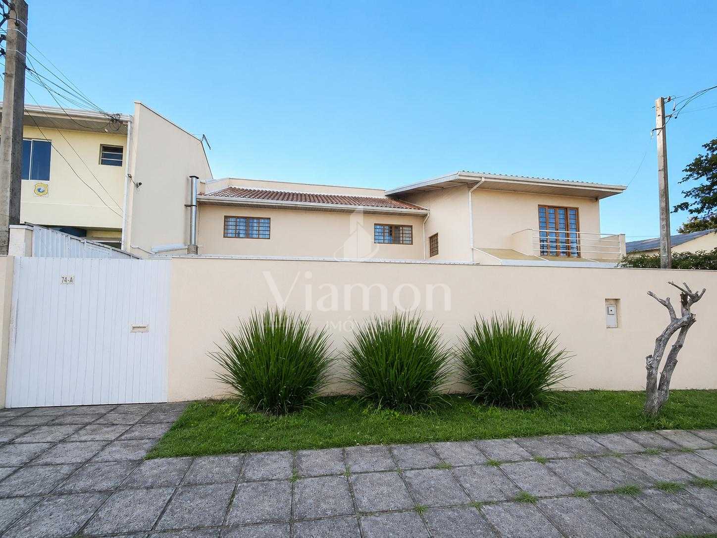CASA AMPLA COM 200m  , 2 SUÍTES, 5 VAGAS, LOCALIZAÇÃO ESTRATÉG...