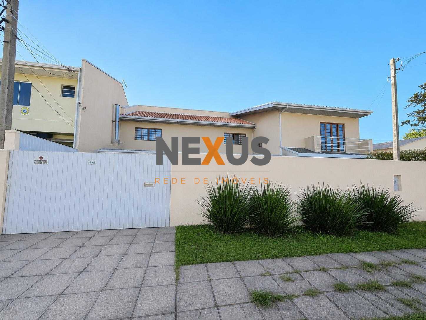 CASA AMPLA COM 163m² , 2 SUÍTES, 5 VAGAS, LOCALIZAÇÃO ESTRATÉG...