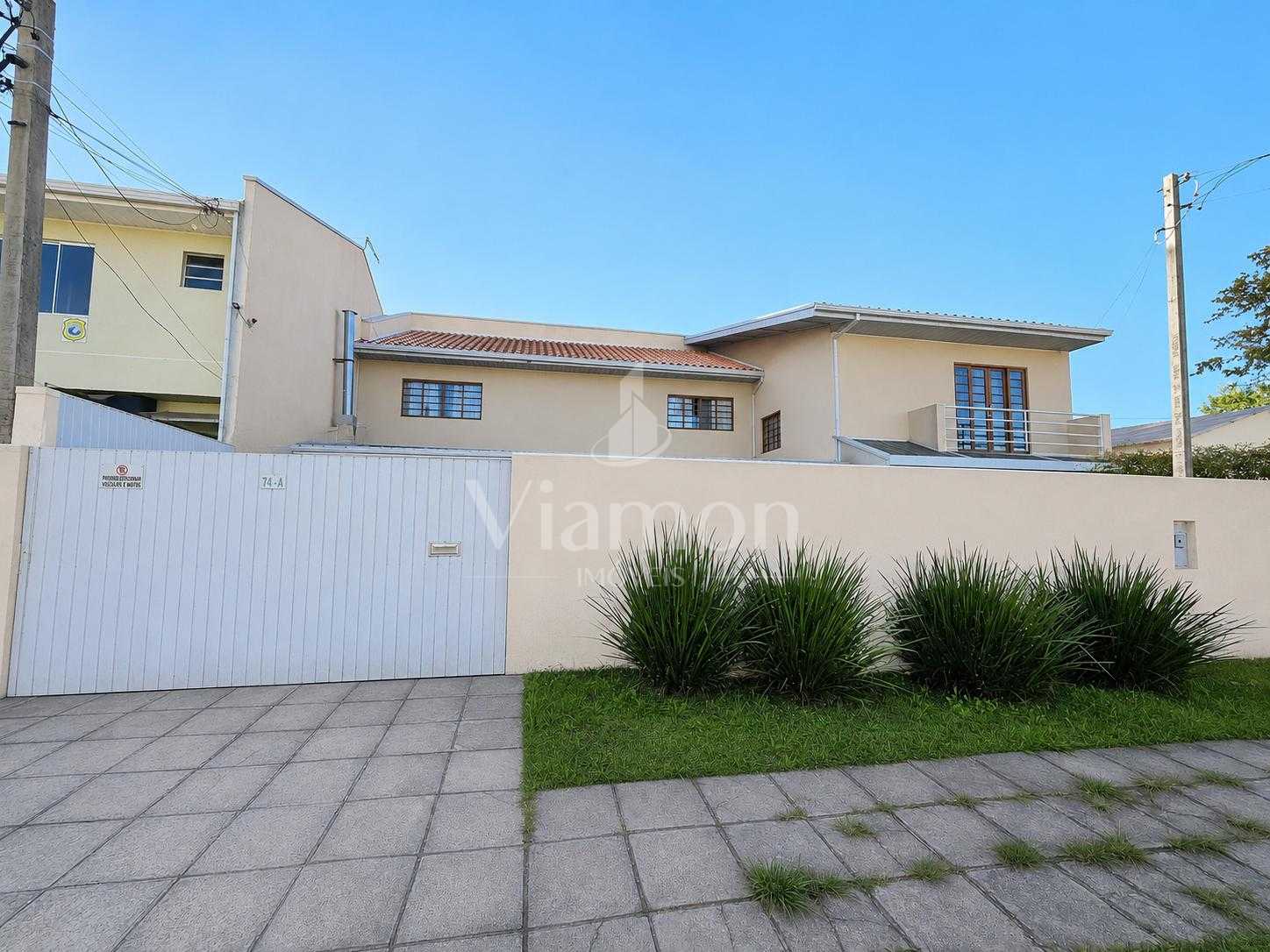 CASA AMPLA COM 200m  , 2 SUÍTES, 5 VAGAS, LOCALIZAÇÃO ESTRATÉG...