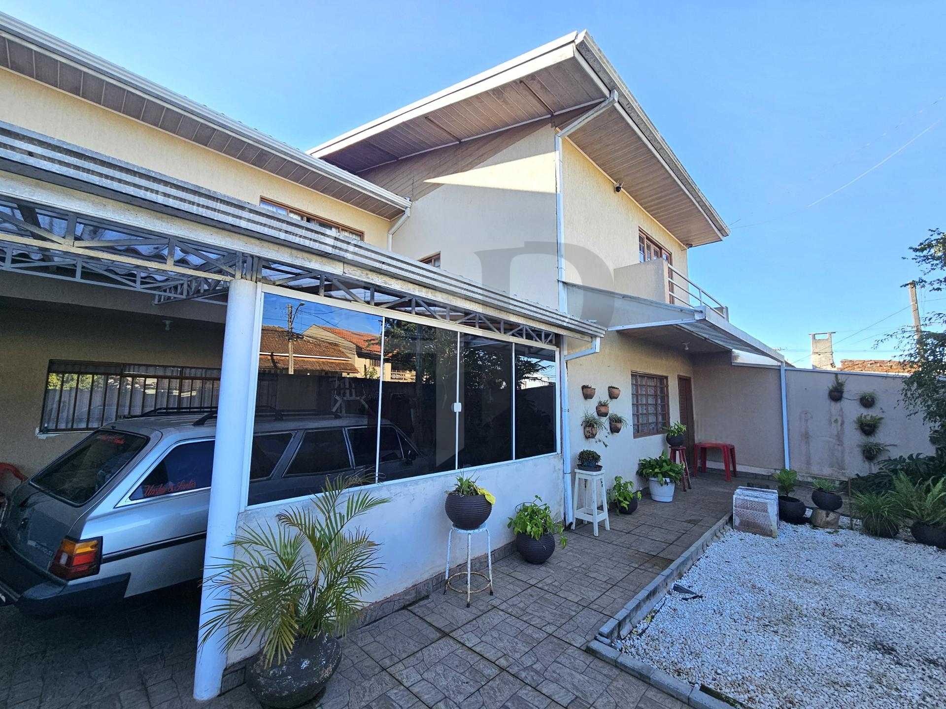 CASA AMPLA COM 200m  , 2 SUÍTES, 5 VAGAS, LOCALIZAÇÃO ESTRATÉG...