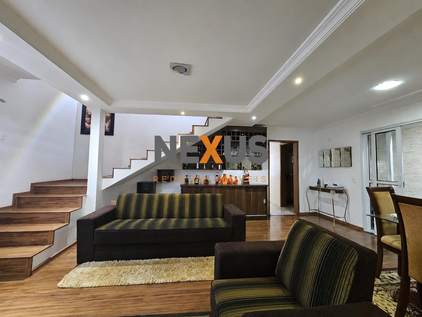 CASA AMPLA COM 163m² , 2 SUÍTES, 5 VAGAS, LOCALIZAÇÃO ESTRATÉG...