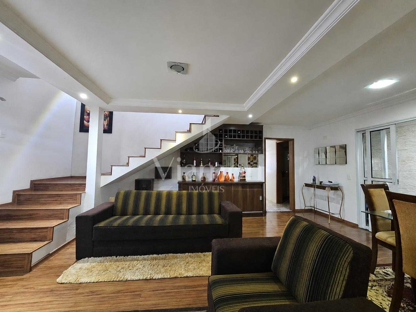 CASA AMPLA COM 163m² , 2 SUÍTES, 5 VAGAS, LOCALIZAÇÃO ESTRATÉG...