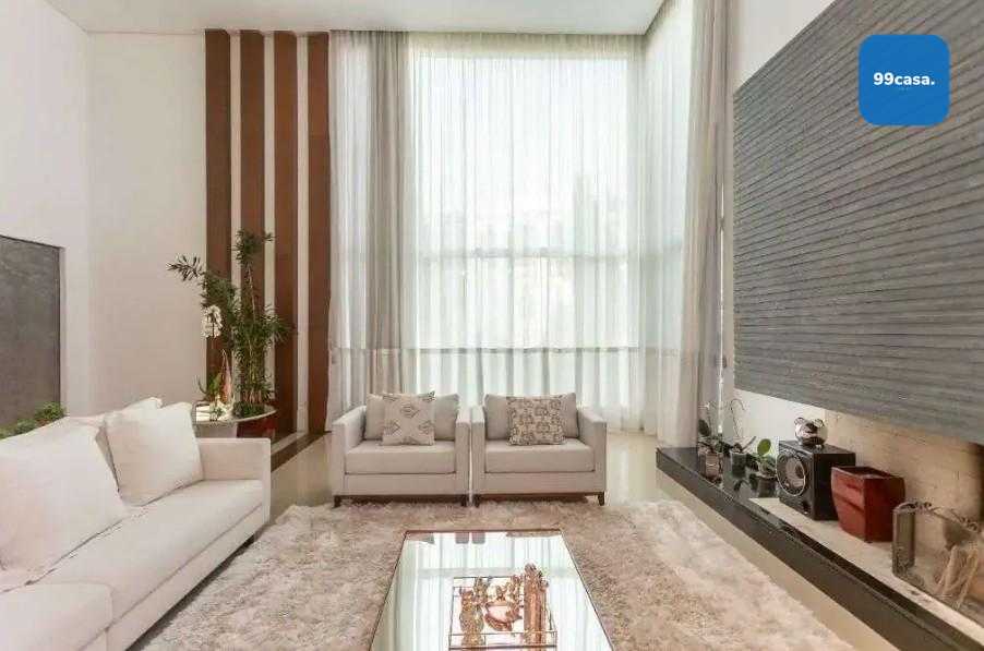 Casa  alto padrão em um excelente bairro , com uma ótima metra...