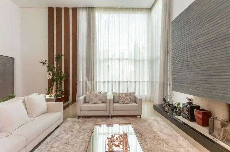 Casa  alto padrão em um excelente bairro , com uma ótima metra...