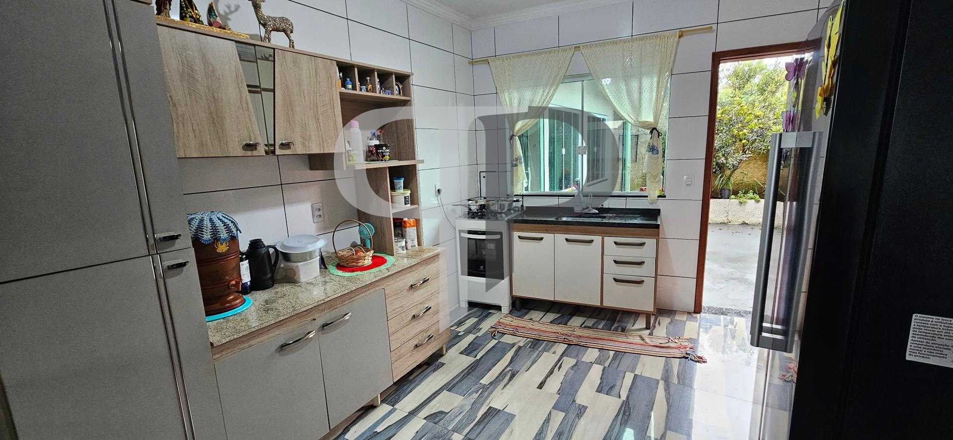 Casa ampla com 170m  em São José dos Pinhais, Conforto e lazer...