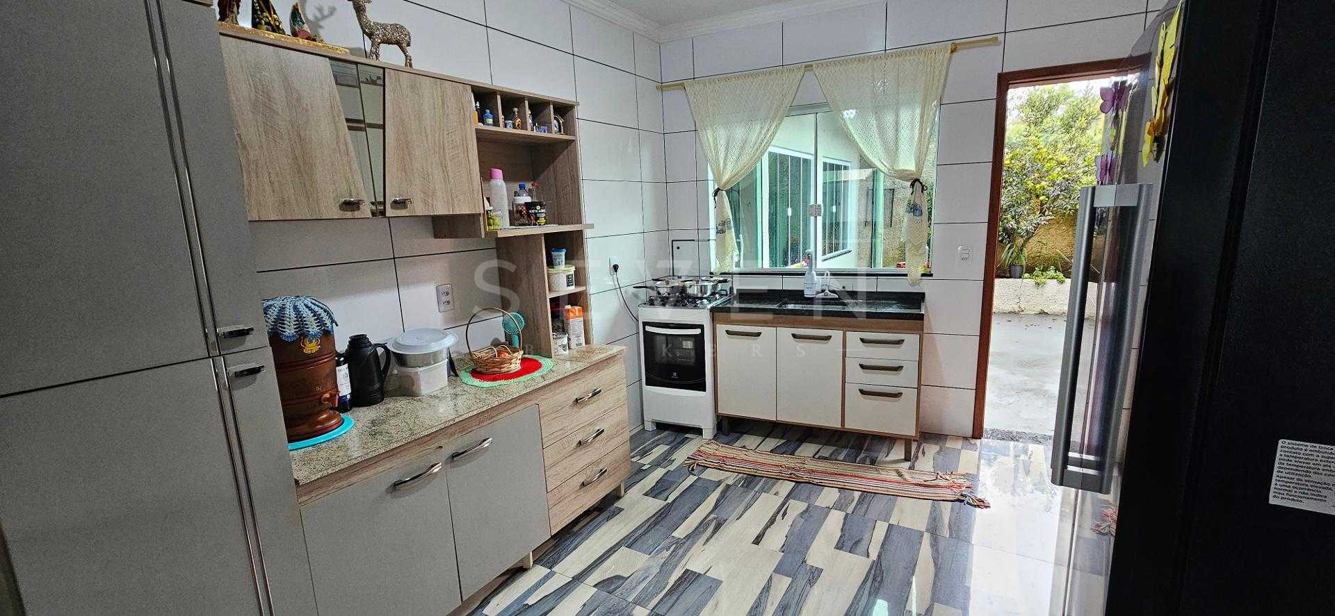 Casa ampla com 170m  em São José dos Pinhais, Conforto e lazer...