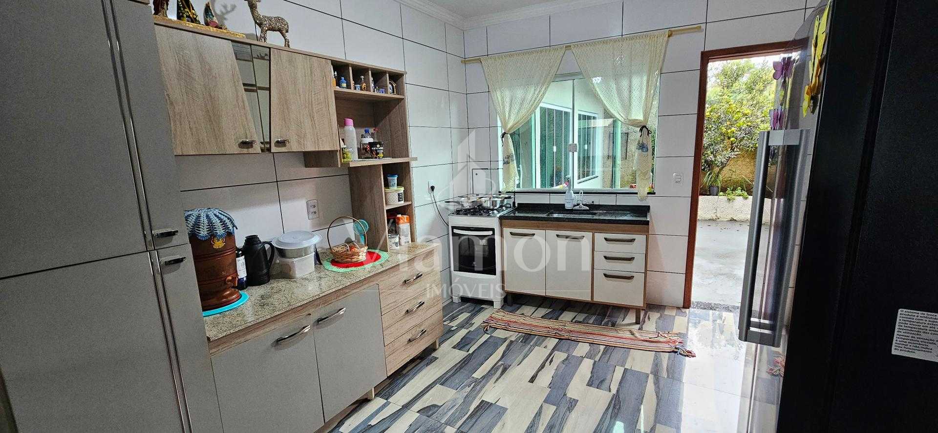 Casa ampla com 170m  em São José dos Pinhais, Conforto e lazer...
