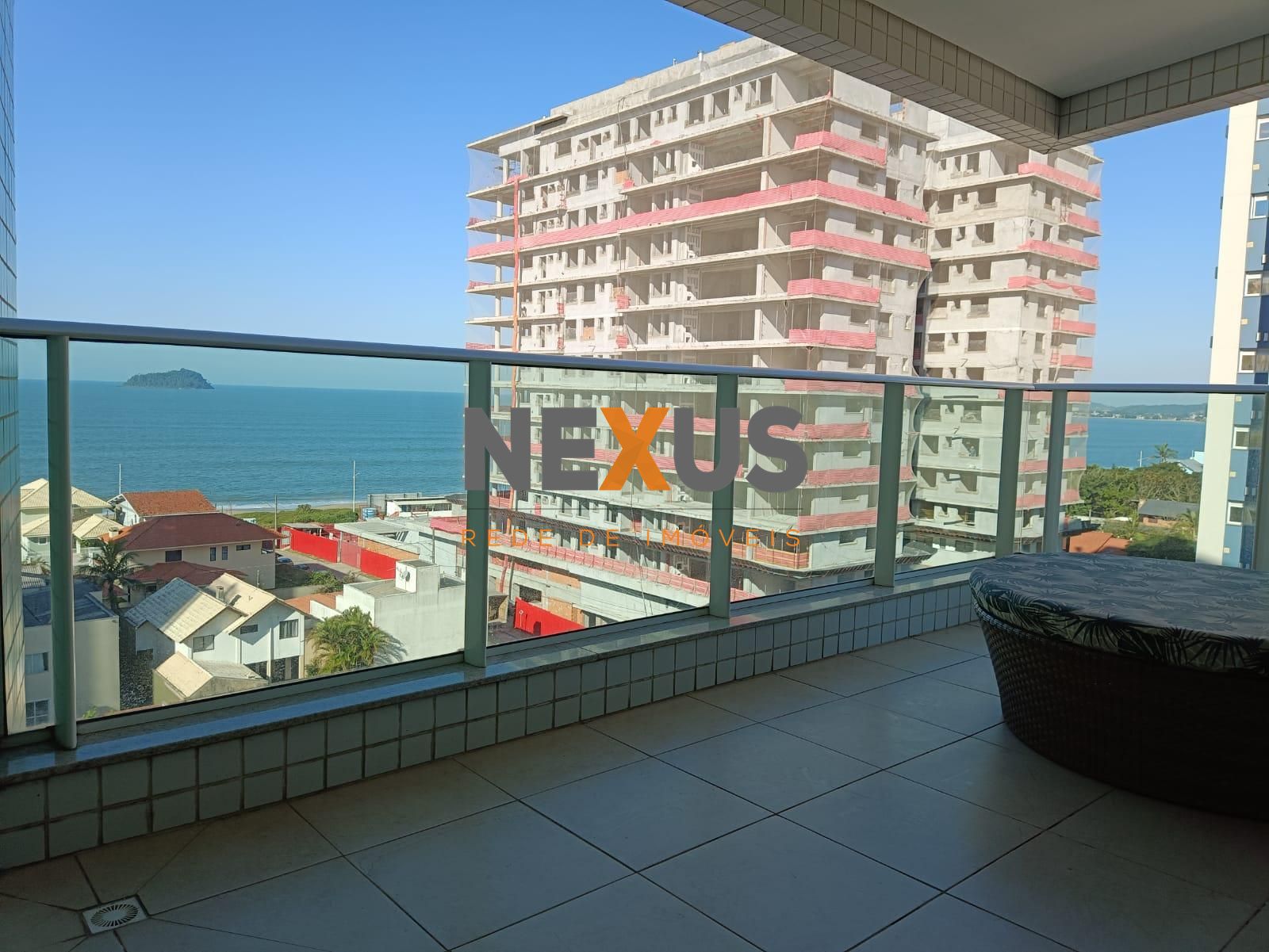 Apartamento Mobiliado com 3 Quartos e 2 Vagas em Condomínio Cl...