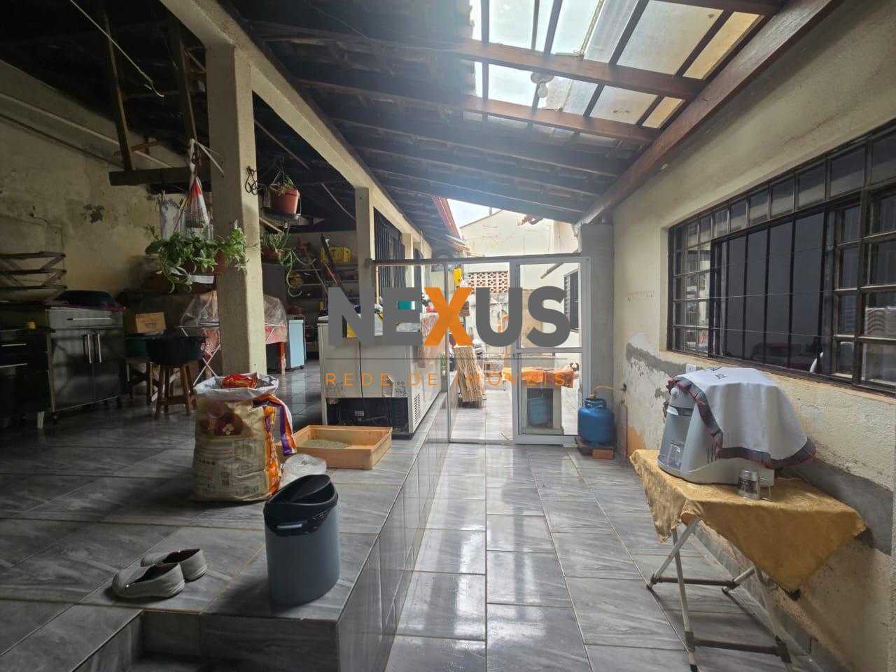 Casa com Edícula no Parigot de Souza  Espaço, Privacidade e Qu...