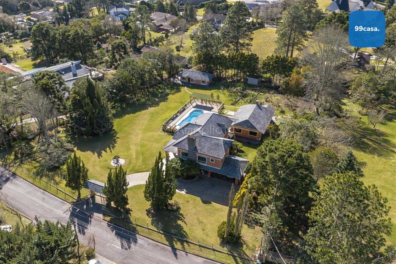 CASA EM CONDÔMINO FECHADO A VENDA . PORTARIA  segurança  24 HORAS