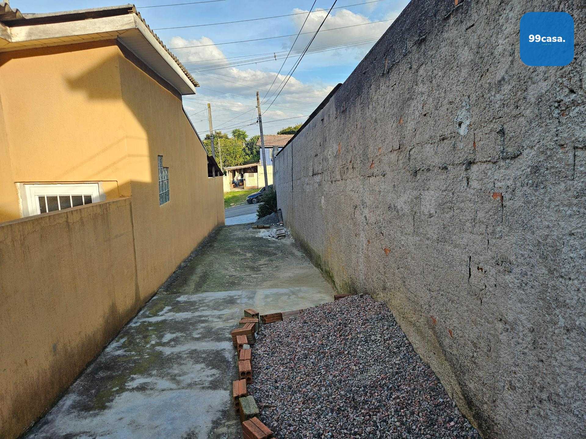 Terreno com 130 metros quadrados no Bairro Alto em Curitiba.